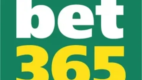 “马德里双雄战平落幕，银河战舰联赛领跑未变。”